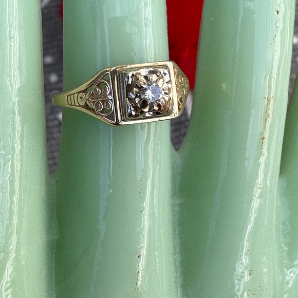 14k gold Filigree ring size 6 with 0.10 white Diamond - Picture 7 of 13